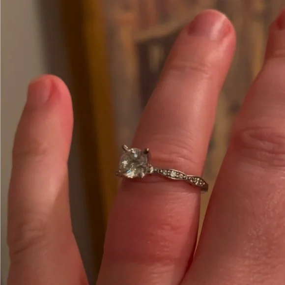 Tacori, size 6.5, 18k white gold. Very good condition. Originally $1200 - Picture 3 of 5